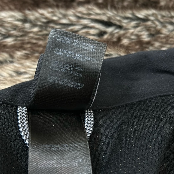 The North Face Men’s Black Fleece Vest - Picture 7 of 9